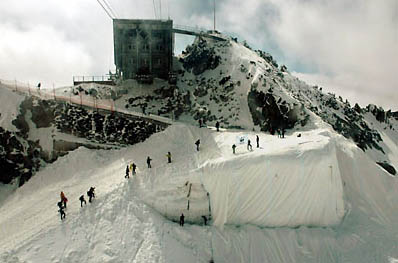 Lodowiec Gurschen przykrywany folią