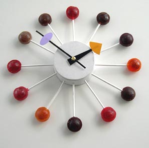 Zegar zrobiony z lizaków