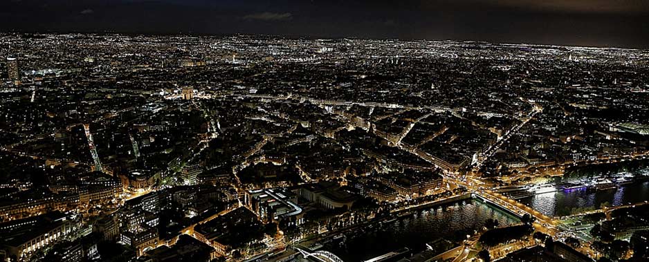 Paryż z nocą