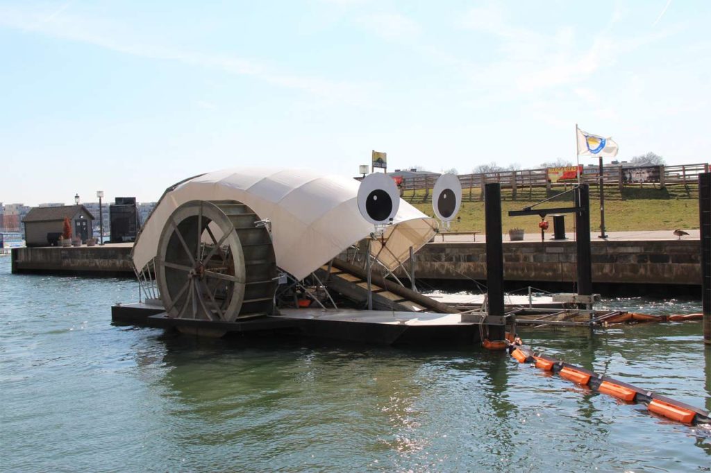 Maszyna zbierająca odpadki z wody w Baltimore